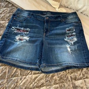 Women’s Maurice’s shorts size 18